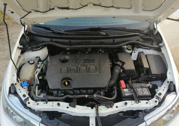 Toyota Auris cena 40000 przebieg: 214000, rok produkcji 2018 z Kosów Lacki małe 137